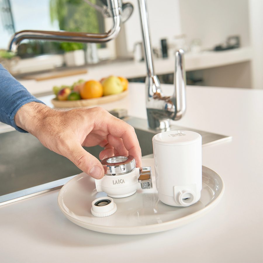 LAICA R10 csapra szerelhető HYDROSMART vízszűrő, 900 l, fehér – 5. kép