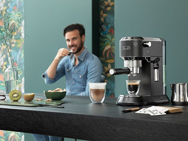 DE-LONGHI Dedica EC685.BK fekete karos eszpresszó kávéfőző – 12. kép