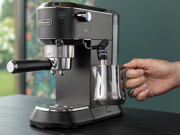 DE-LONGHI Dedica EC685.BK fekete karos eszpresszó kávéfőző – 13. kép