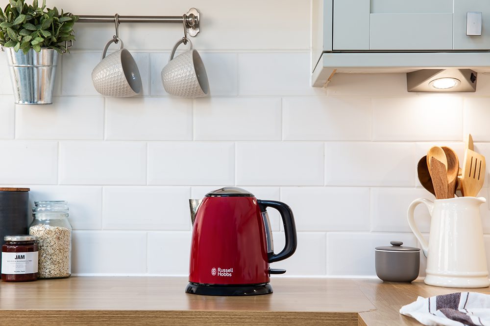 RUSSELL HOBBS 24992-70/RH Colours+ Mini piros vízforraló 1 literes kapacitással – 6. kép