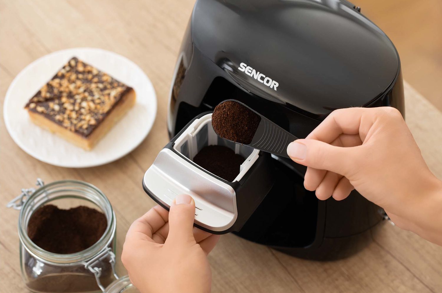 SENCOR SCE 2100BK filteres kávéfőző kétcsészés kialakítással, fekete – 3. kép