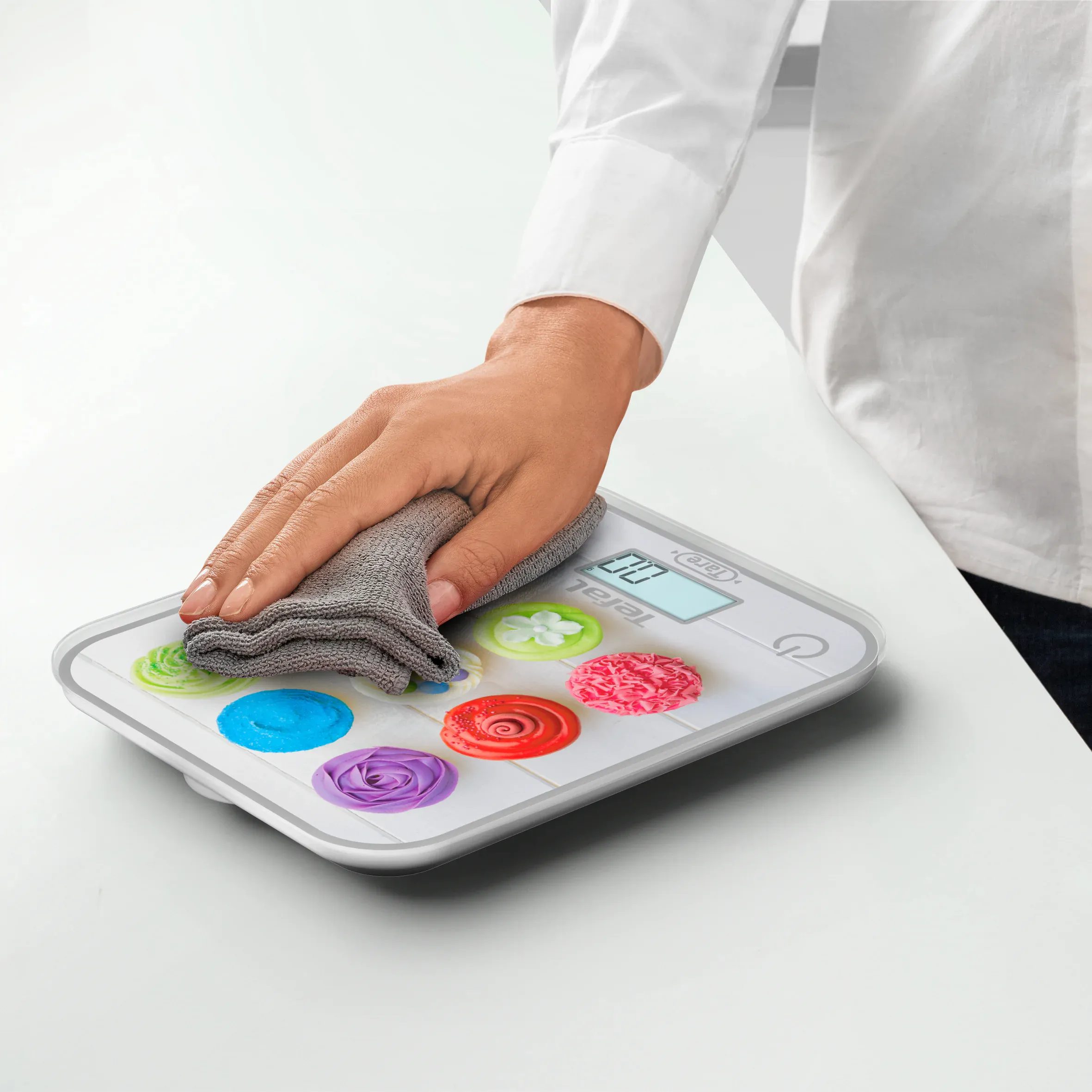 TEFAL BC50D4V0 Optiss mintás konyhai mérleg muffin motívummal – 2. kép