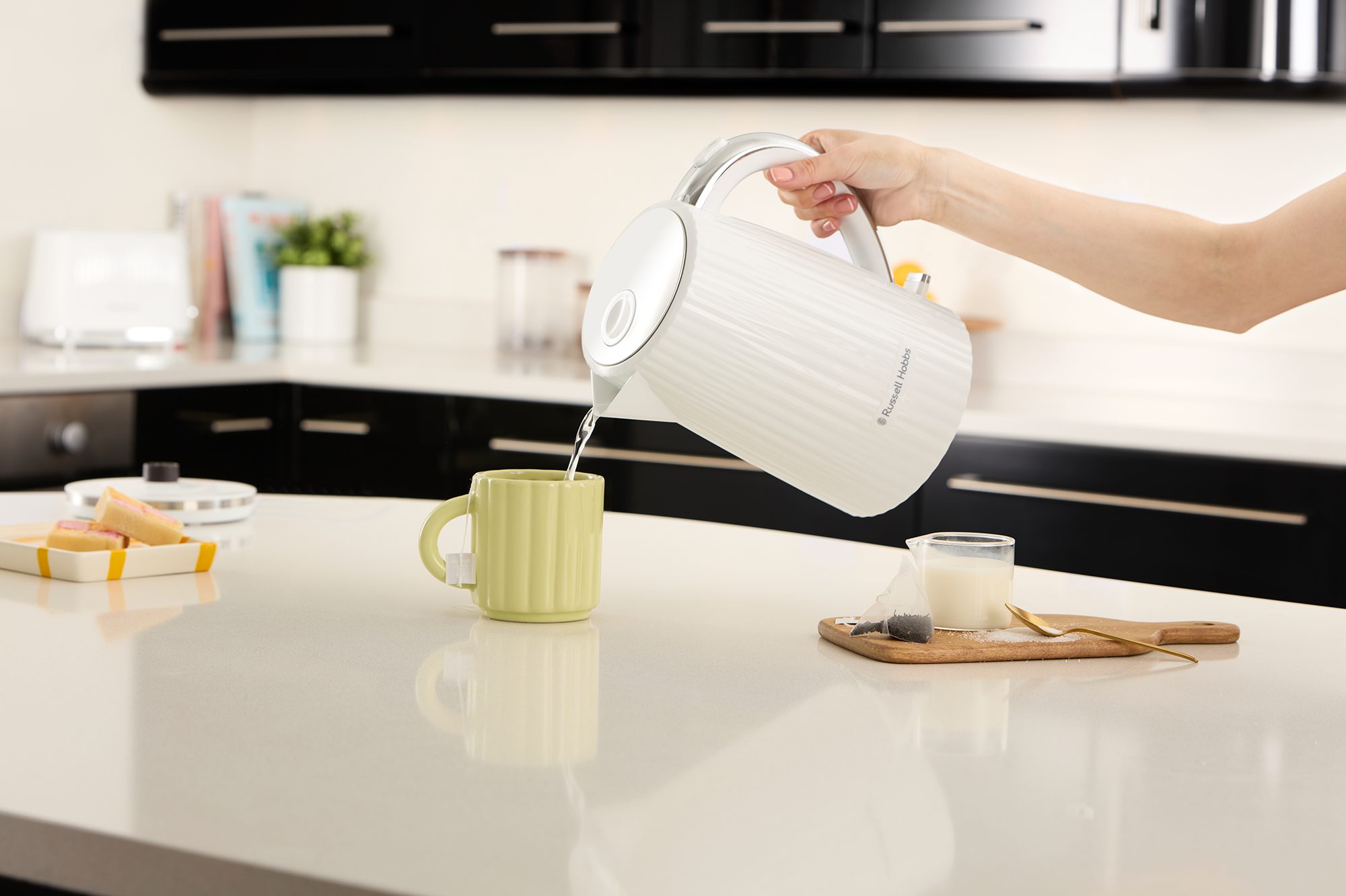 RUSSELL HOBBS 27360-70/RH Eden fehér vízforraló, 1,7 l, 2400 W – 8. kép
