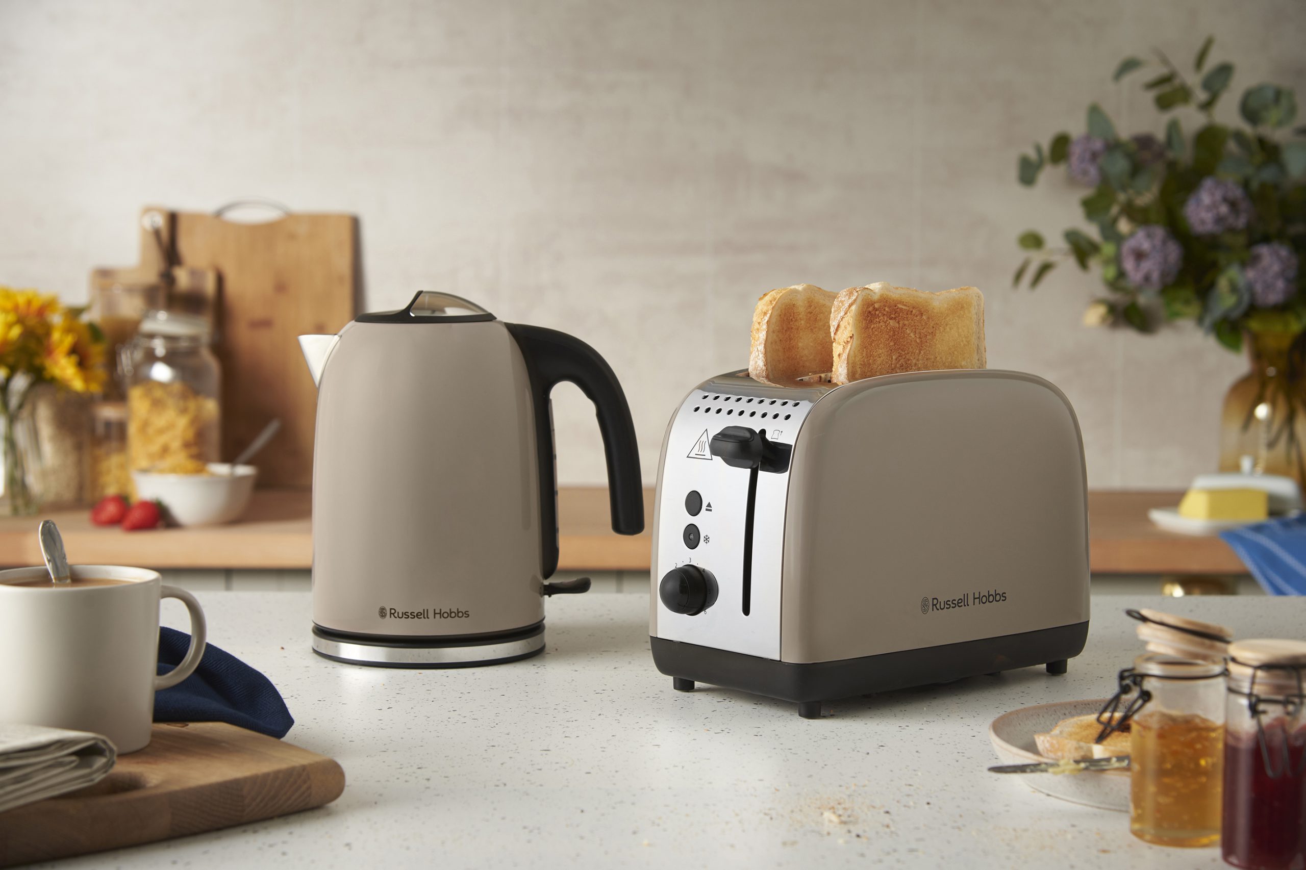 RUSSELL HOBBS 28511-70/RH Colours Plus Mocha rozsdamentes acél vízforraló – 2. kép