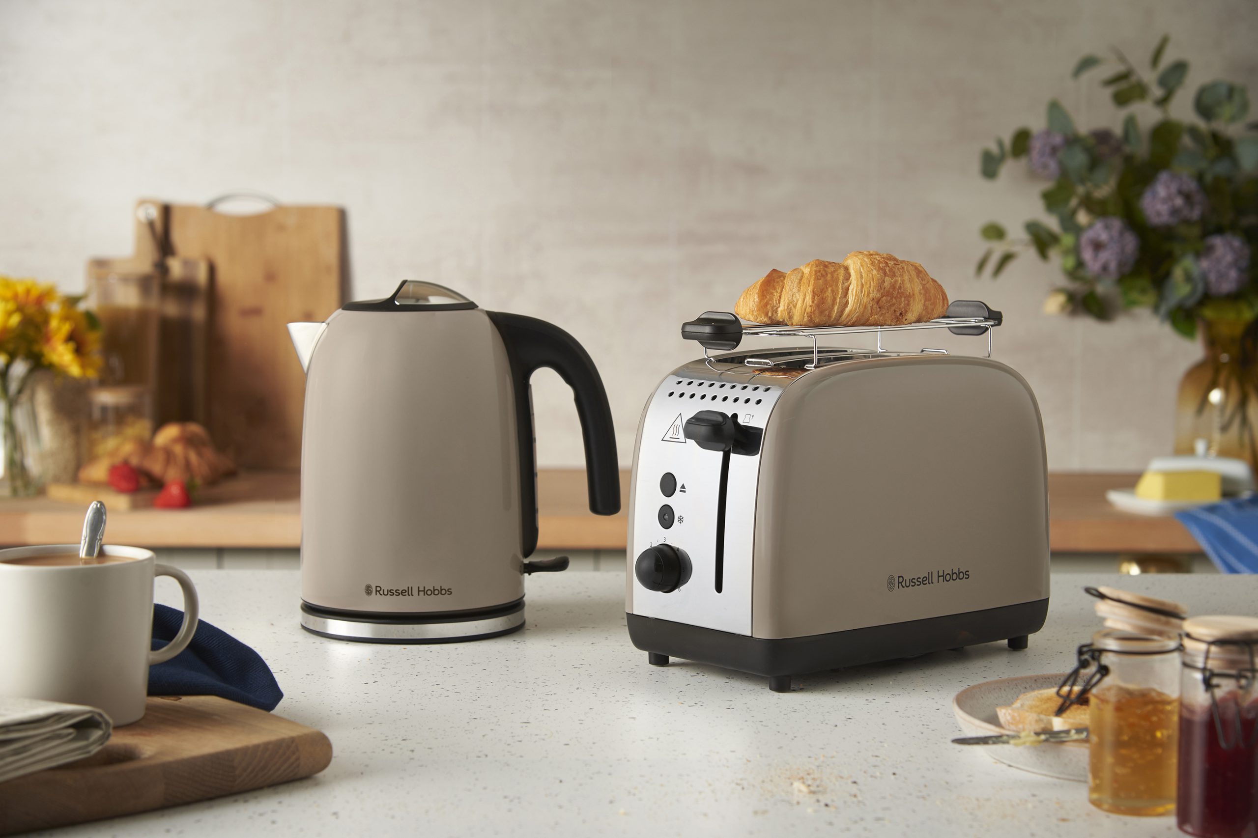 RUSSELL HOBBS 28511-70/RH Colours Plus Mocha rozsdamentes acél vízforraló – 3. kép