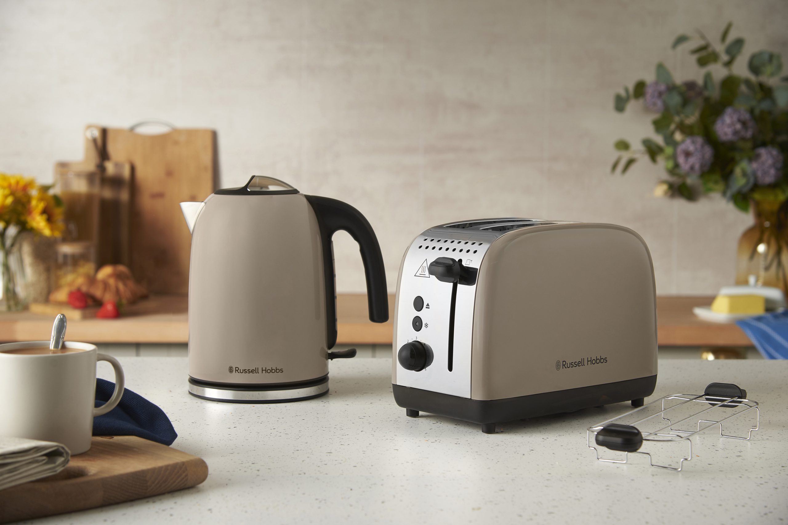 RUSSELL HOBBS 28511-70/RH Colours Plus Mocha rozsdamentes acél vízforraló – 4. kép