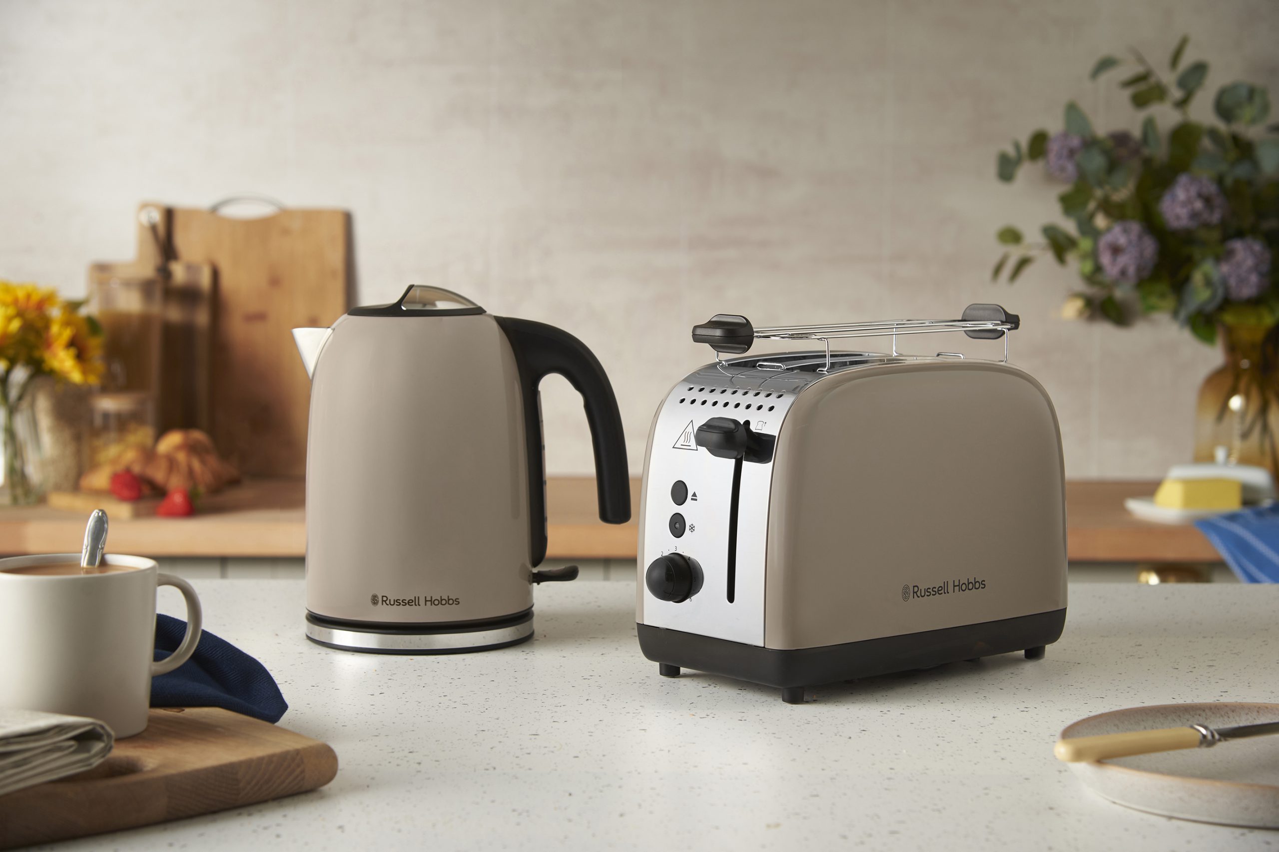 RUSSELL HOBBS 28511-70/RH Colours Plus Mocha rozsdamentes acél vízforraló – 5. kép