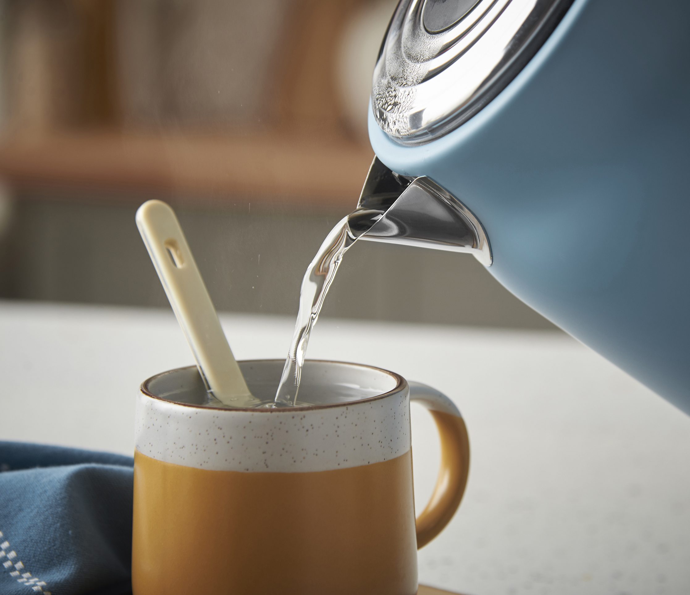 RUSSELL HOBBS 28641-70/RH Hanley Blue 1,7 literes vízforraló – 4. kép