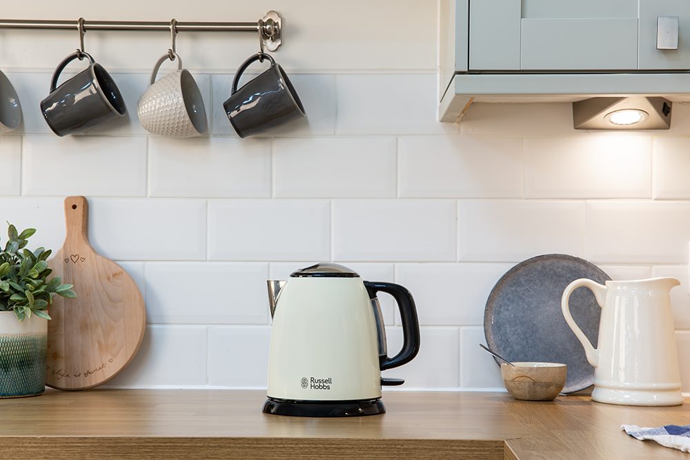 RUSSELL HOBBS 24994-70/RH Colours+ Mini krémszínű vízforraló – 6. kép