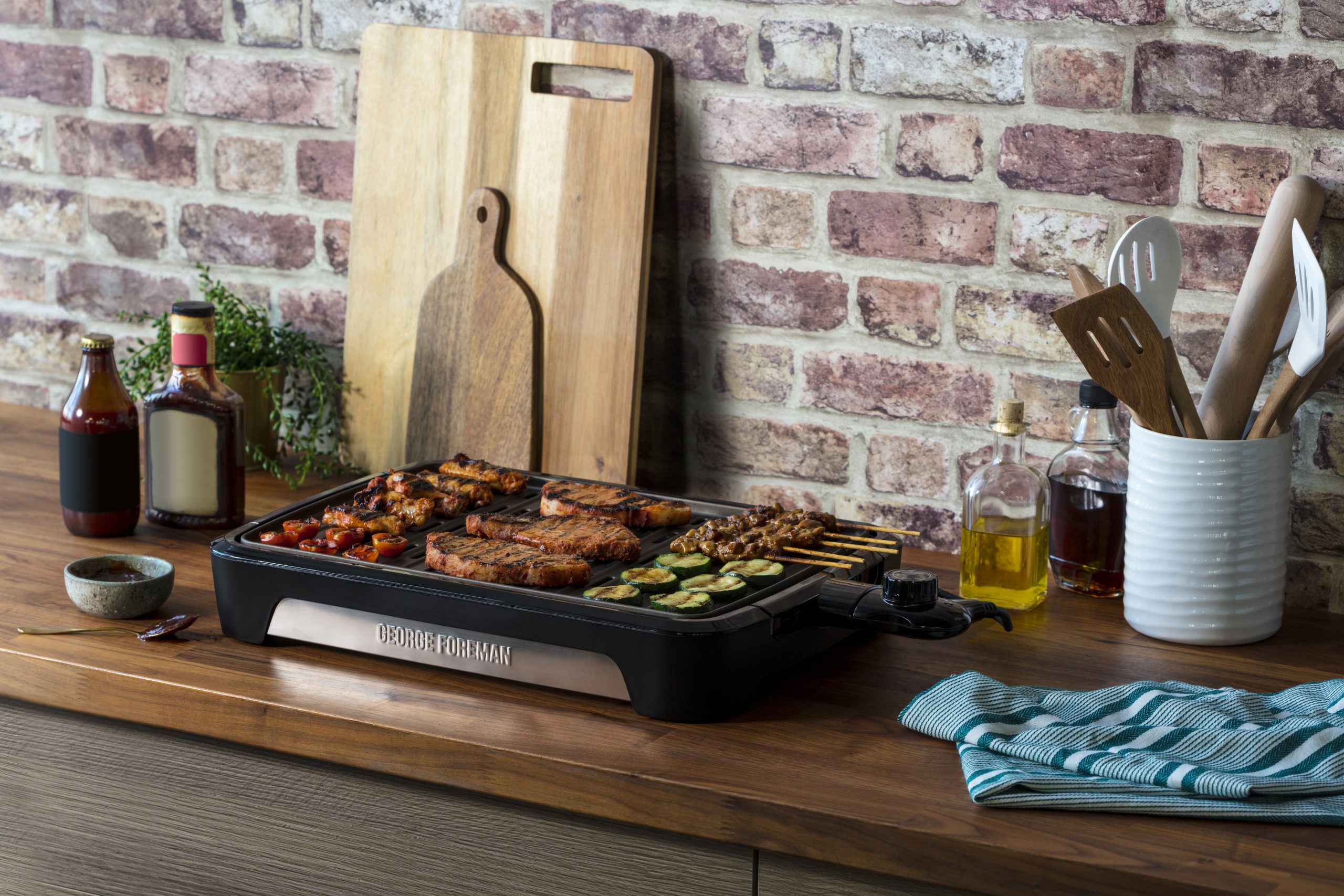 GEORGE FOREMAN 25850-56 nagyméretű füstcsökkentő BBQ grillsütő levehető sütőlappal – 6. kép