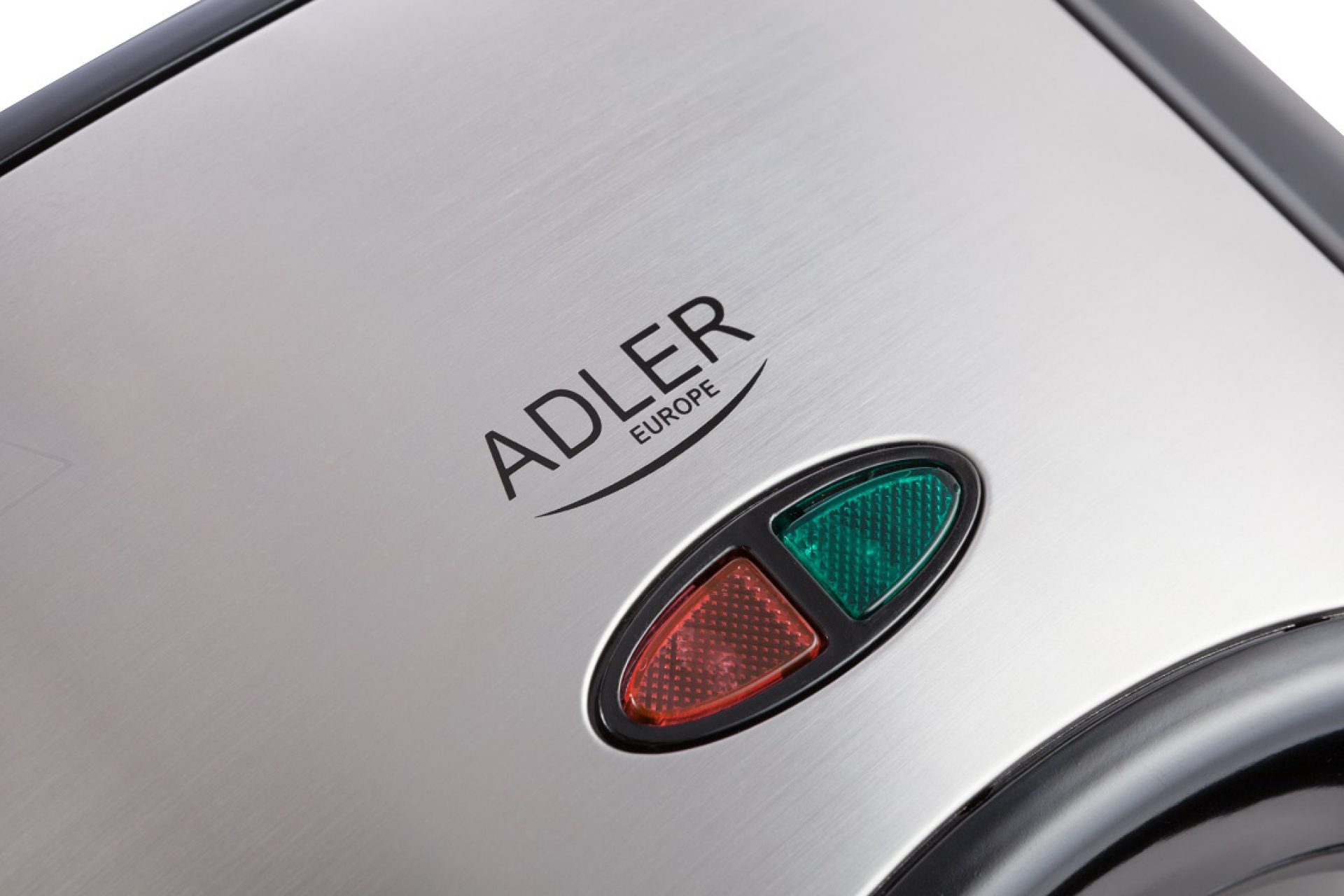 ADLER AD3015 kétszeletes melegszendvics-sütő, 750 W, fekete-inox – 2. kép