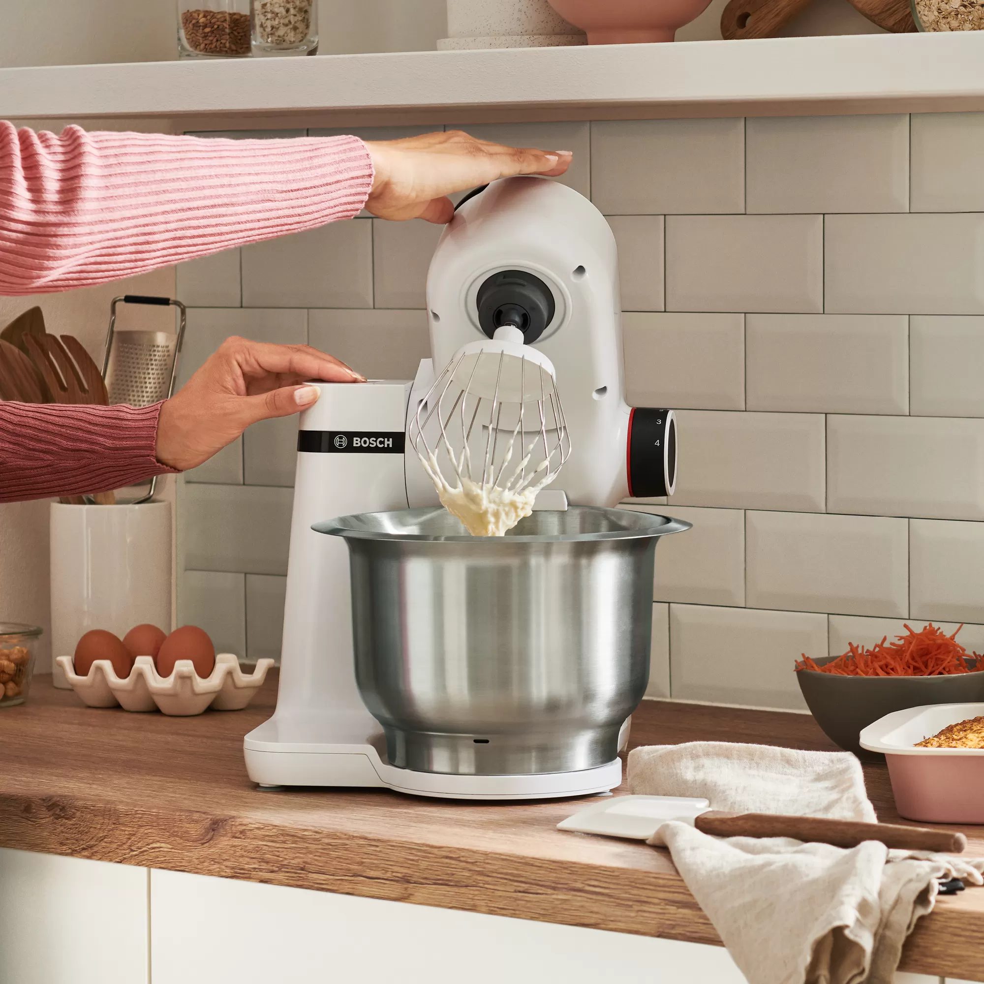 BOSCH MUMS2EW00 konyhai robotgép 700 W-os motorral és 3,8 literes nemesacél tállal – 3. kép