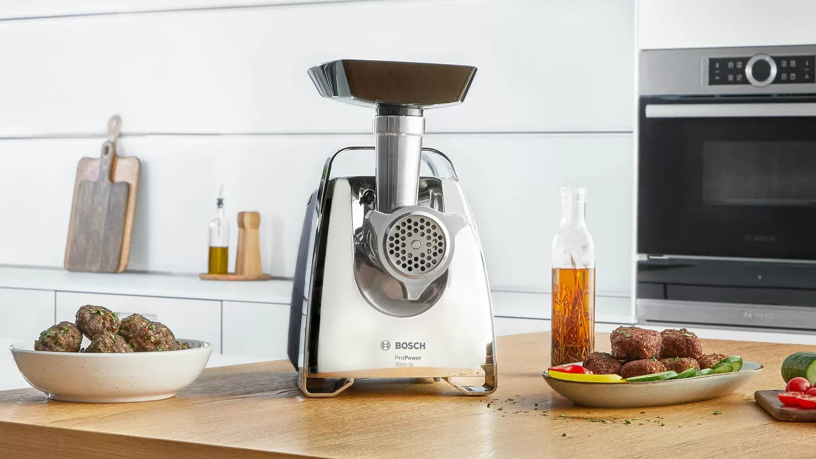 BOSCH MFW67440 húsdaráló 2000 W-os csúcsteljesítménnyel és reszelőfeltéttel – 3. kép