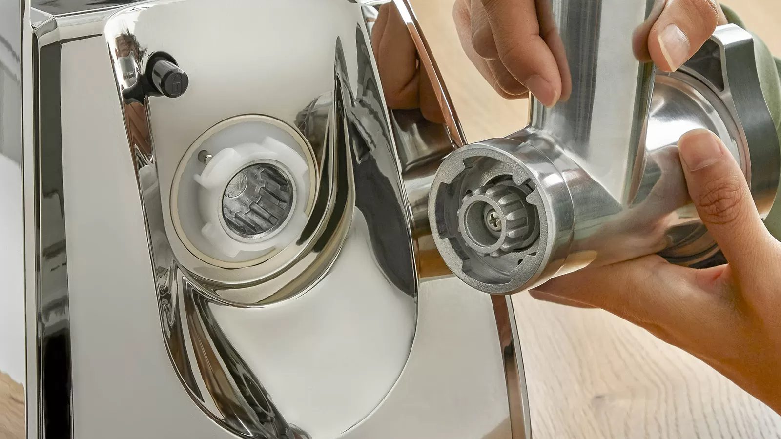 BOSCH MFW67440 húsdaráló 2000 W-os csúcsteljesítménnyel és reszelőfeltéttel – 7. kép