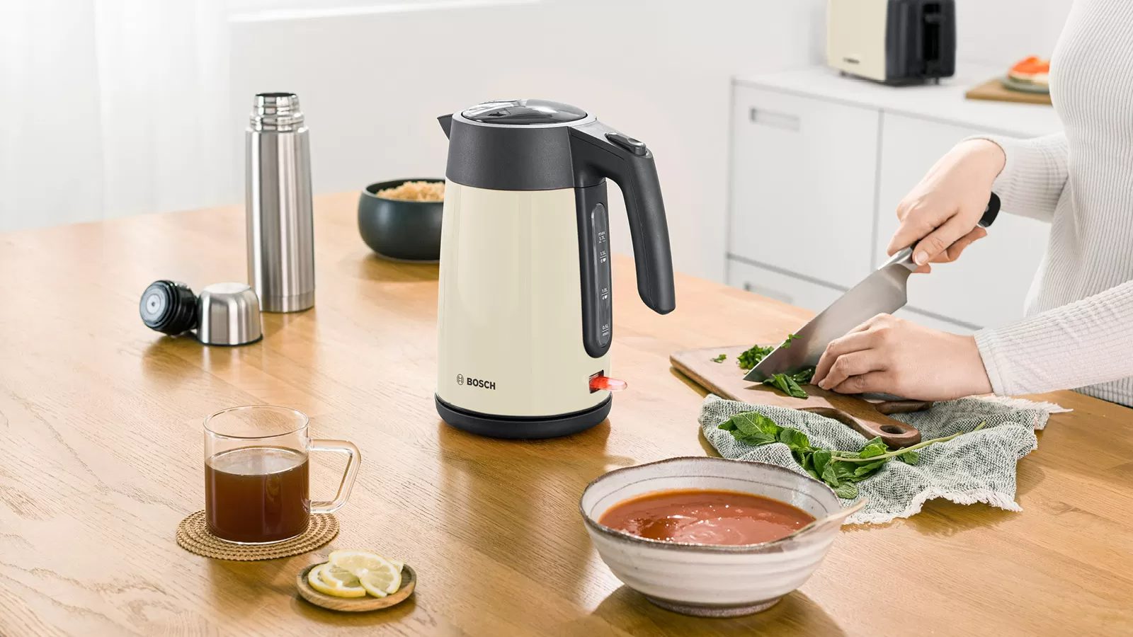 BOSCH TWK7L467 nemesacél vízforraló, 2400 W, 1,7 l, krémszínű – 7. kép