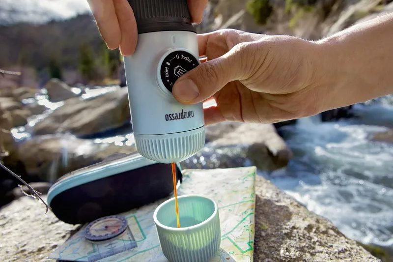WACACO WNANO-AB+C Nanopresso jégkék hordozható kávéfőző kemény védőtokkal – 5. kép