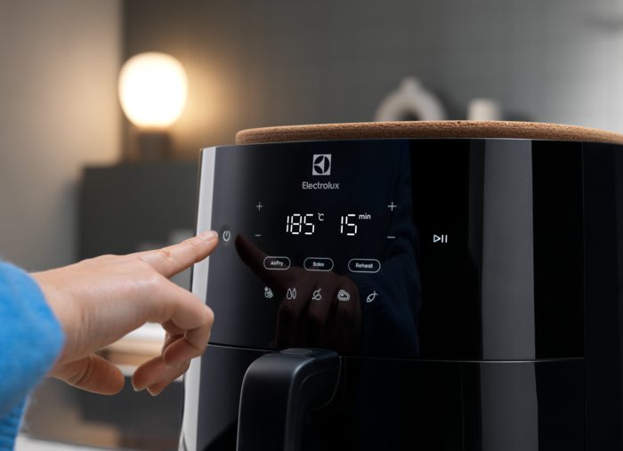 ELECTROLUX EAF7B forrólevegős sütő 7 literes kosárral – 2. kép