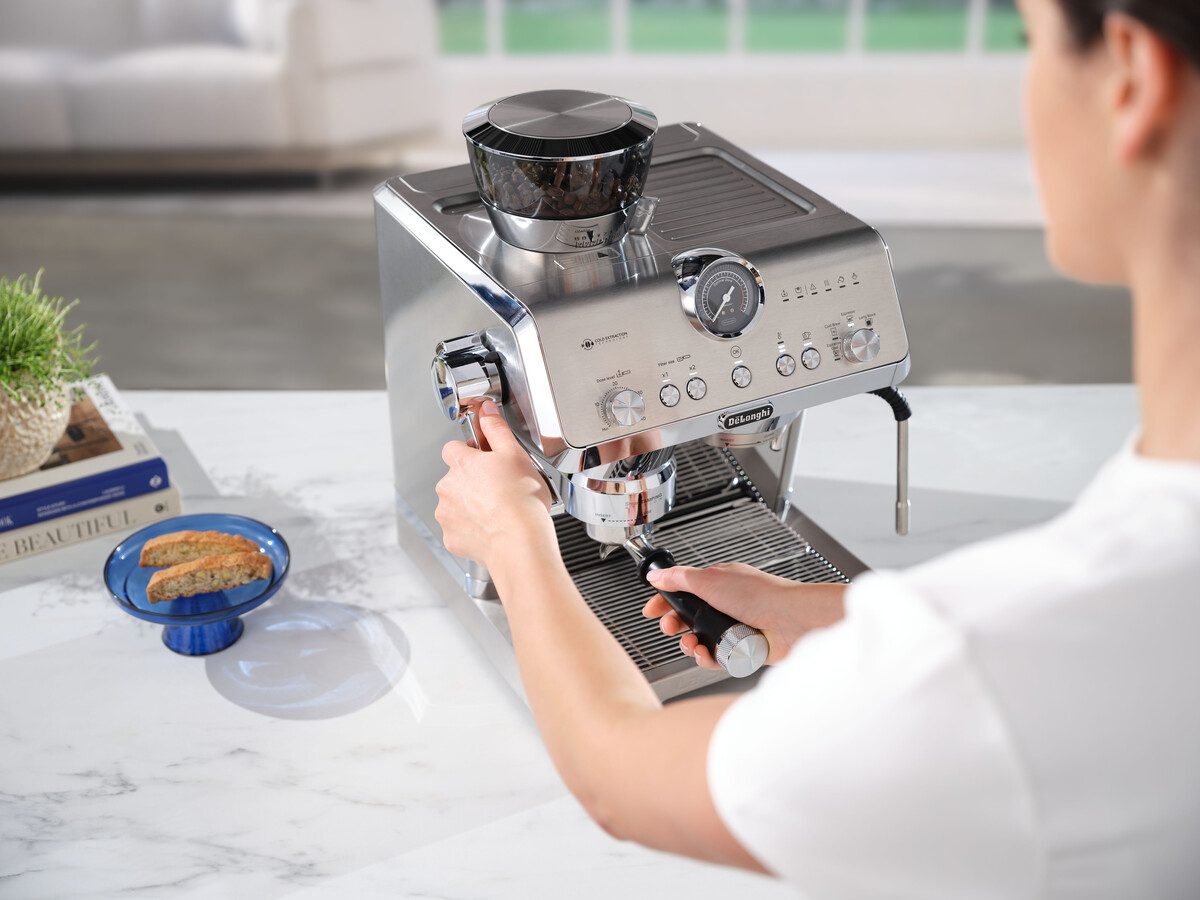 DE-LONGHI La Specialista Prestigio EC9555.M őrlős karos eszpresszó kávéfőző – 9. kép