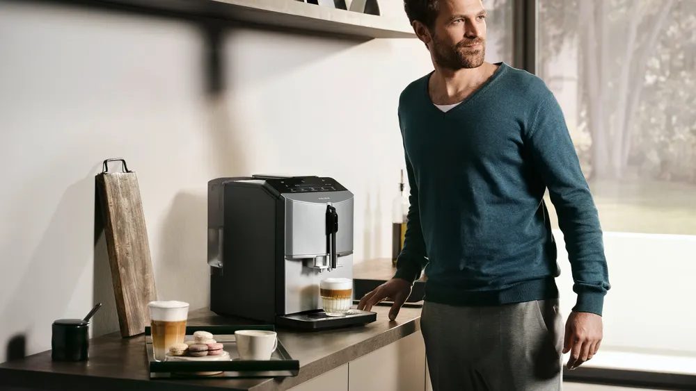 SIEMENS TF305E04 EQ300 automata kávéfőző 15 bar nyomással és tejhabosítóval – 4. kép