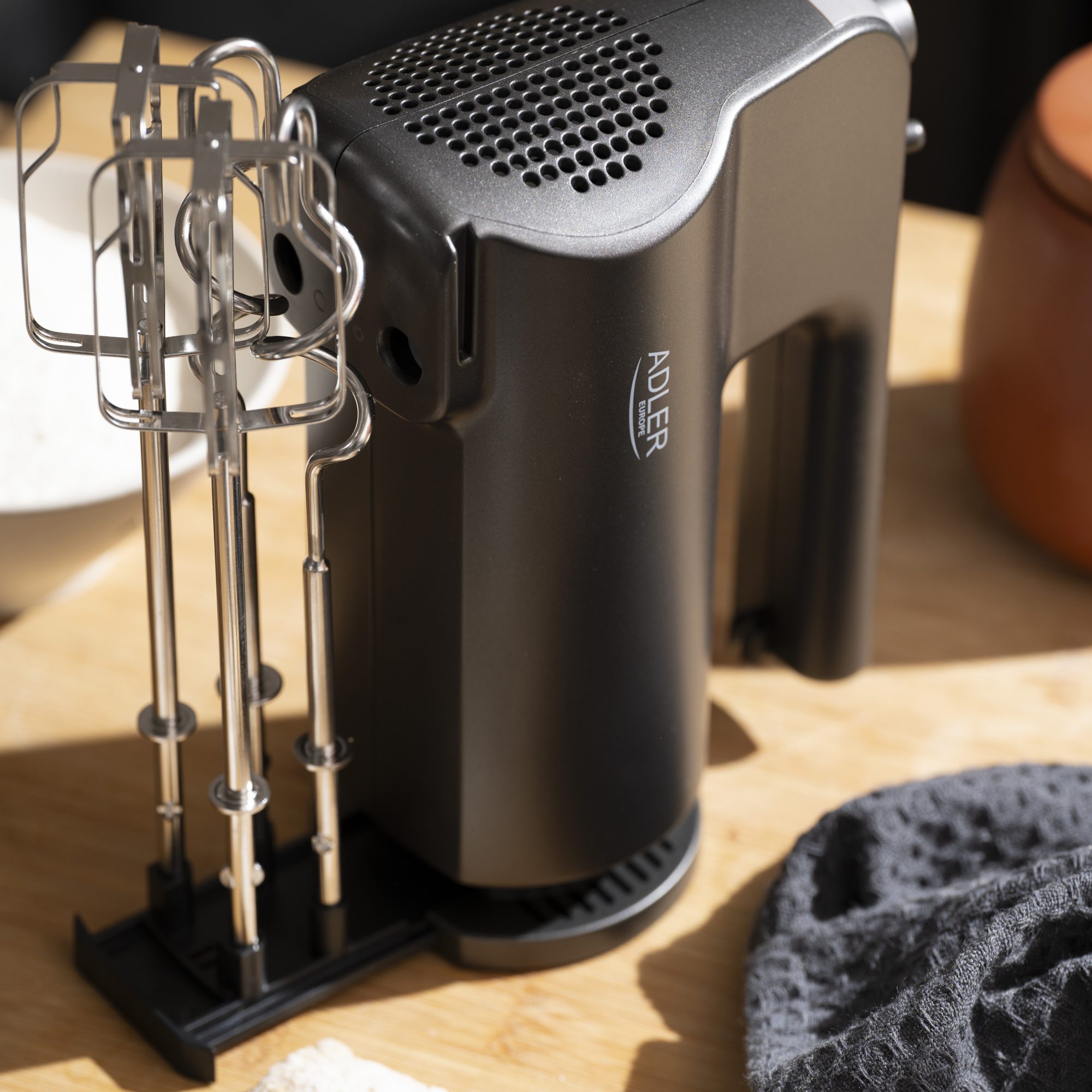 ADLER AD4230 kézi mixer 5 fokozattal és tartozéktálcával – 8. kép