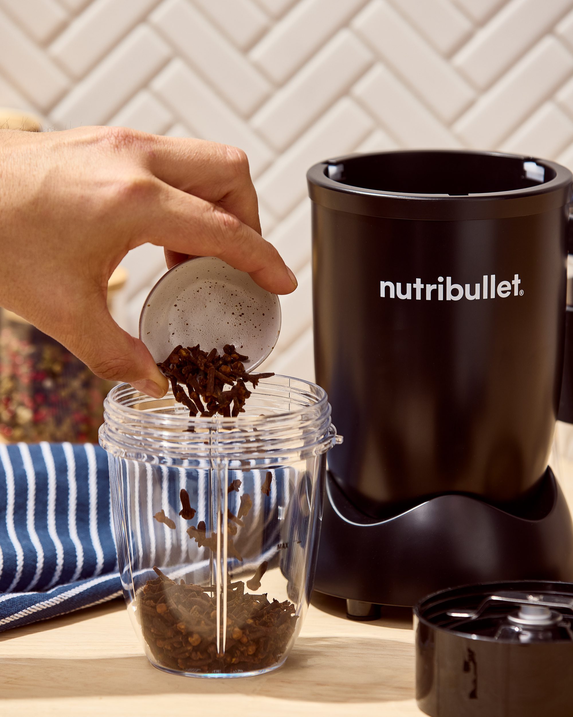 NUTRIBULLET NB907MAB 900 W-os turmixgép két Tritan pohárral – 2. kép