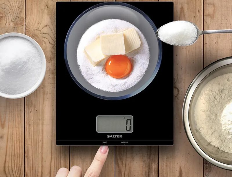 SALTER 450BC fekete üveglapos digitális konyhai mérleg, 5 kg – 4. kép