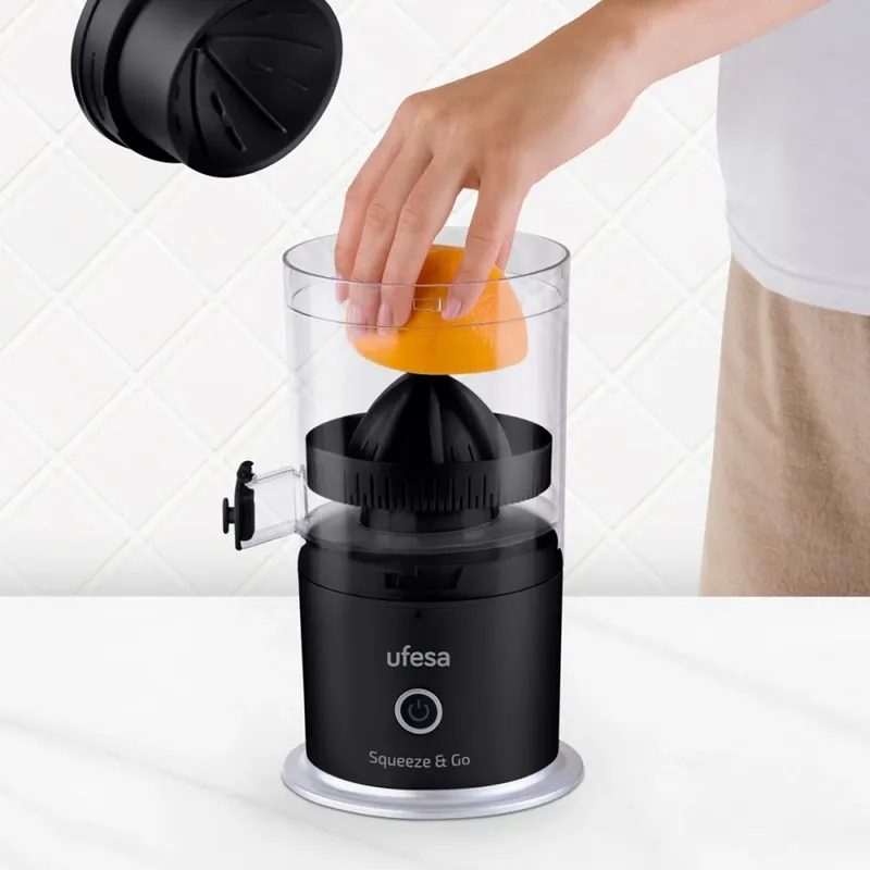 UFESA Squeeze & Go akkumulátoros citrusprés 2 facsarófejjel – 3. kép